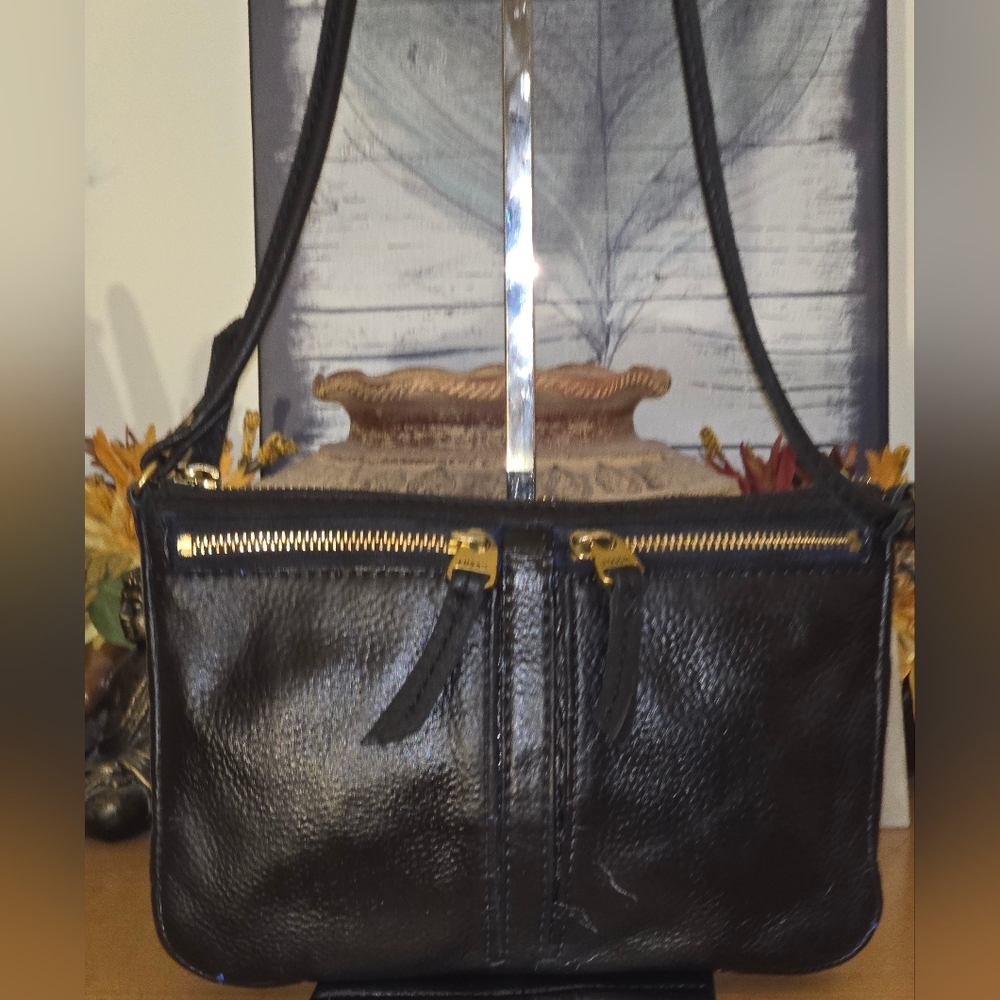 Fossil Erin Black Leather Crossbody. Needs Touch-up On Bottom. GUC